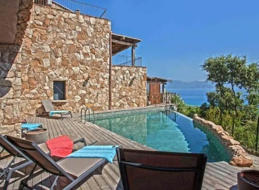 Découvrez la piscine privée